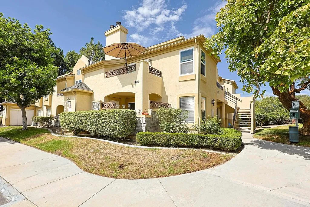 3 bed, 1096 sqft, $3,395 — Photo 1