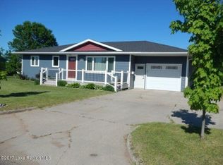 822 6th St SW, Wadena, MN 56482