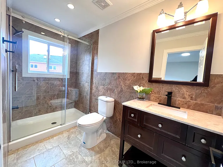 100 Woodroof Cres — Photo 13