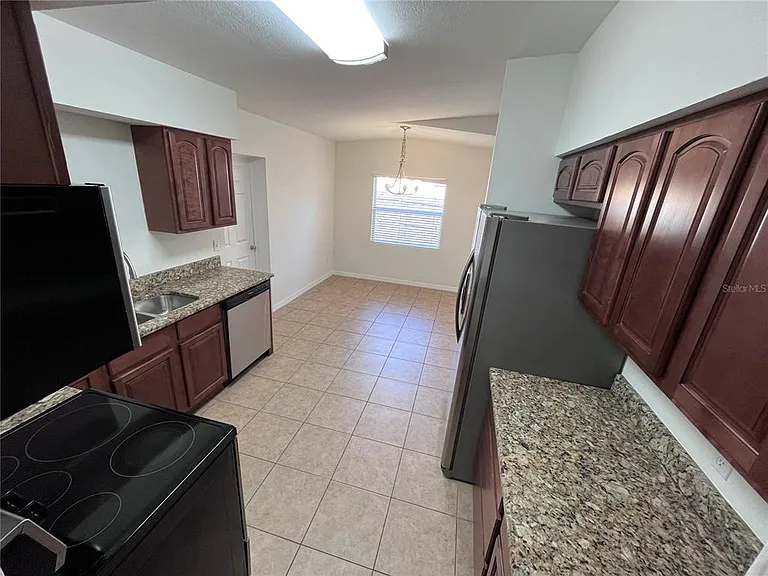 1724 Peruvian Ln — Photo 7