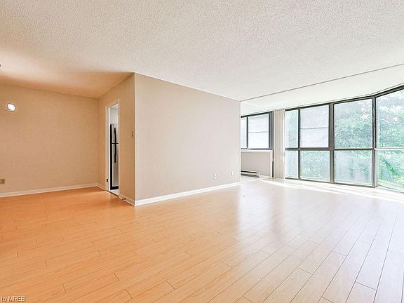 4th image of 1240 Marlborough Ct #209
