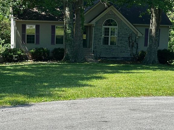 3rd image of 69 Hickory Woods Ct