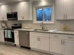 2 Brainard Rd, Wilbraham, MA 01095