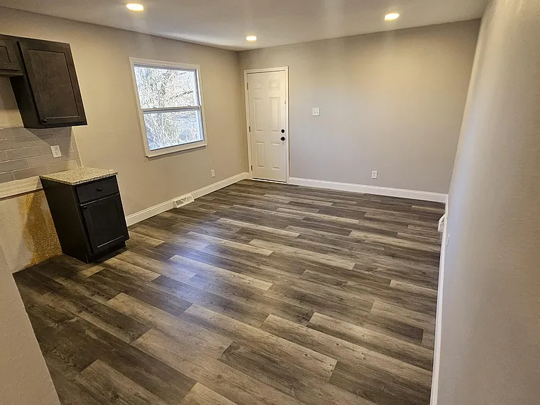 10200 Green Valley Dr — Photo 3