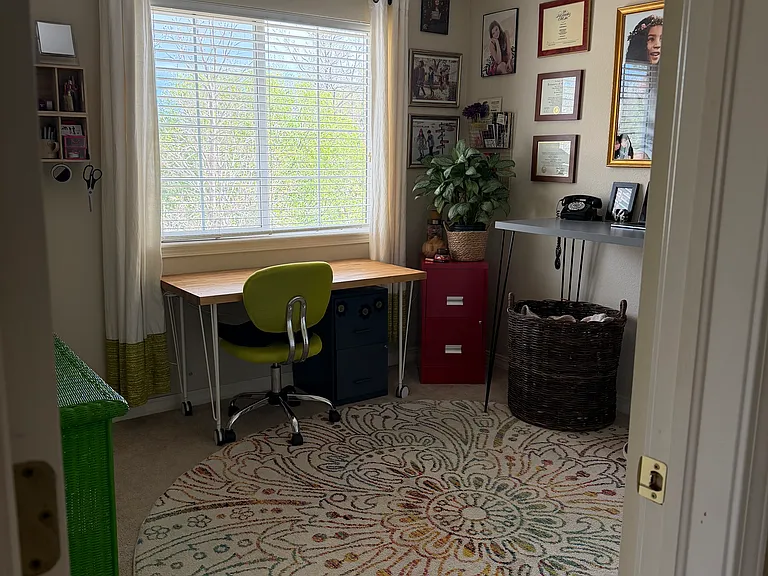 Top floor bedroom #2/as office space