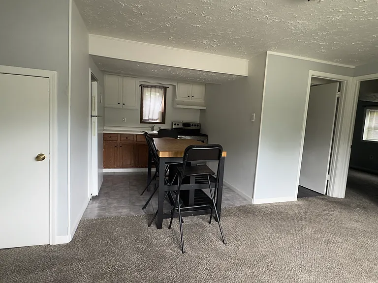 1320 W Montrose St #3 — Photo 3