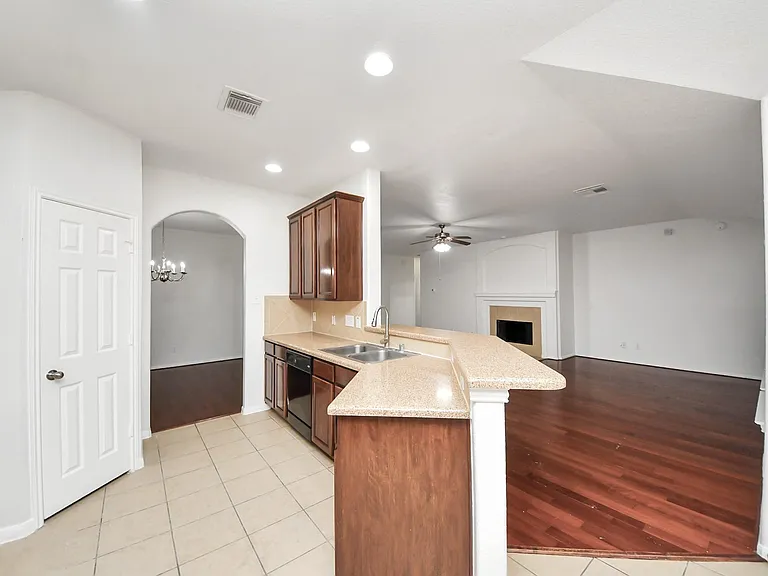 2412 Appian Way — Photo 17
