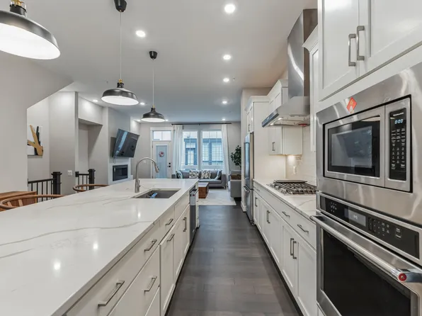1872 Easterly Rd, Reston, VA 20190