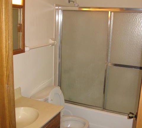 4th image of 417 8th Ave SE #2