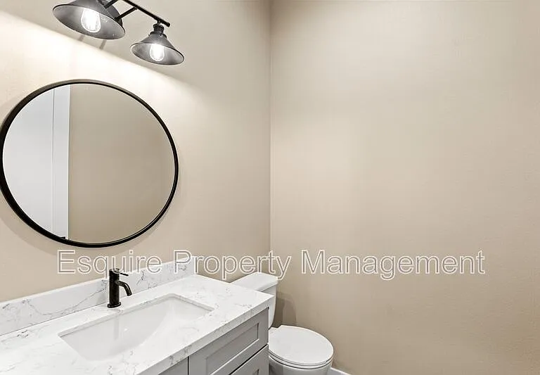 545 Carty Dr — Photo 13