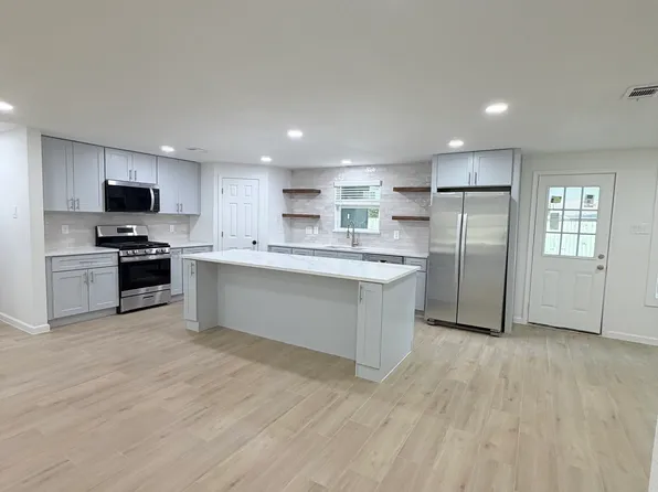 3907 Heatherbloom Dr, Houston, TX 77045