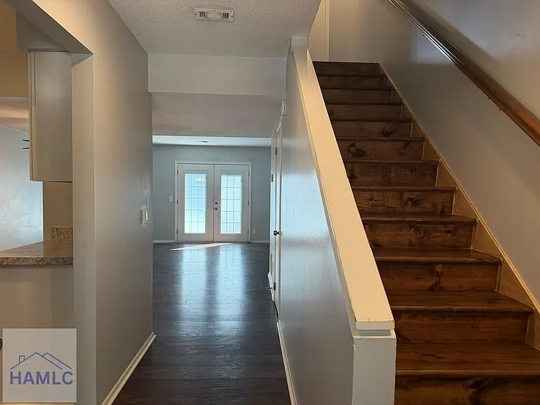 901 Olmstead Dr #11 — Photo 2