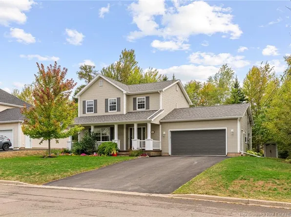 11 Desrosiers St, Dieppe, NB E1A 7W5