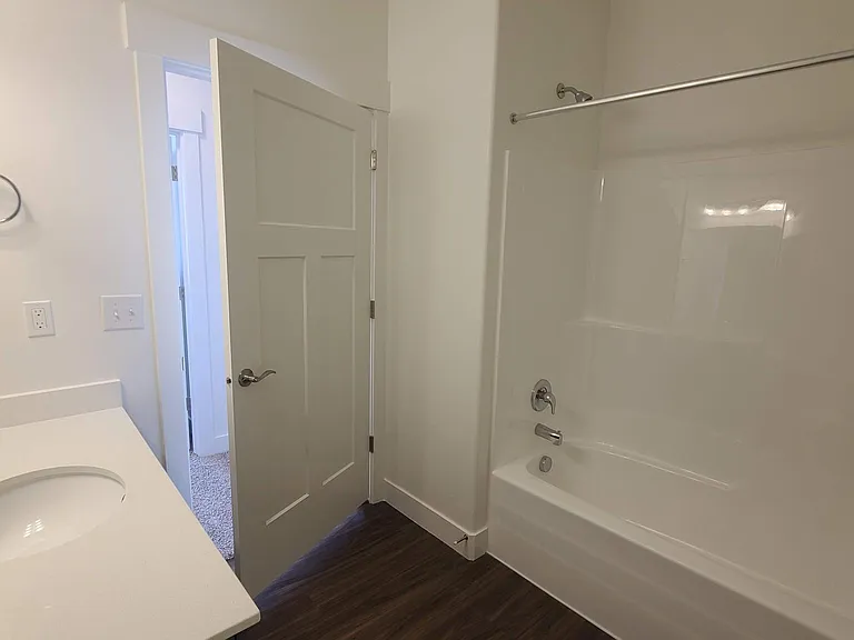 74 W Silver Springs Dr — Photo 24