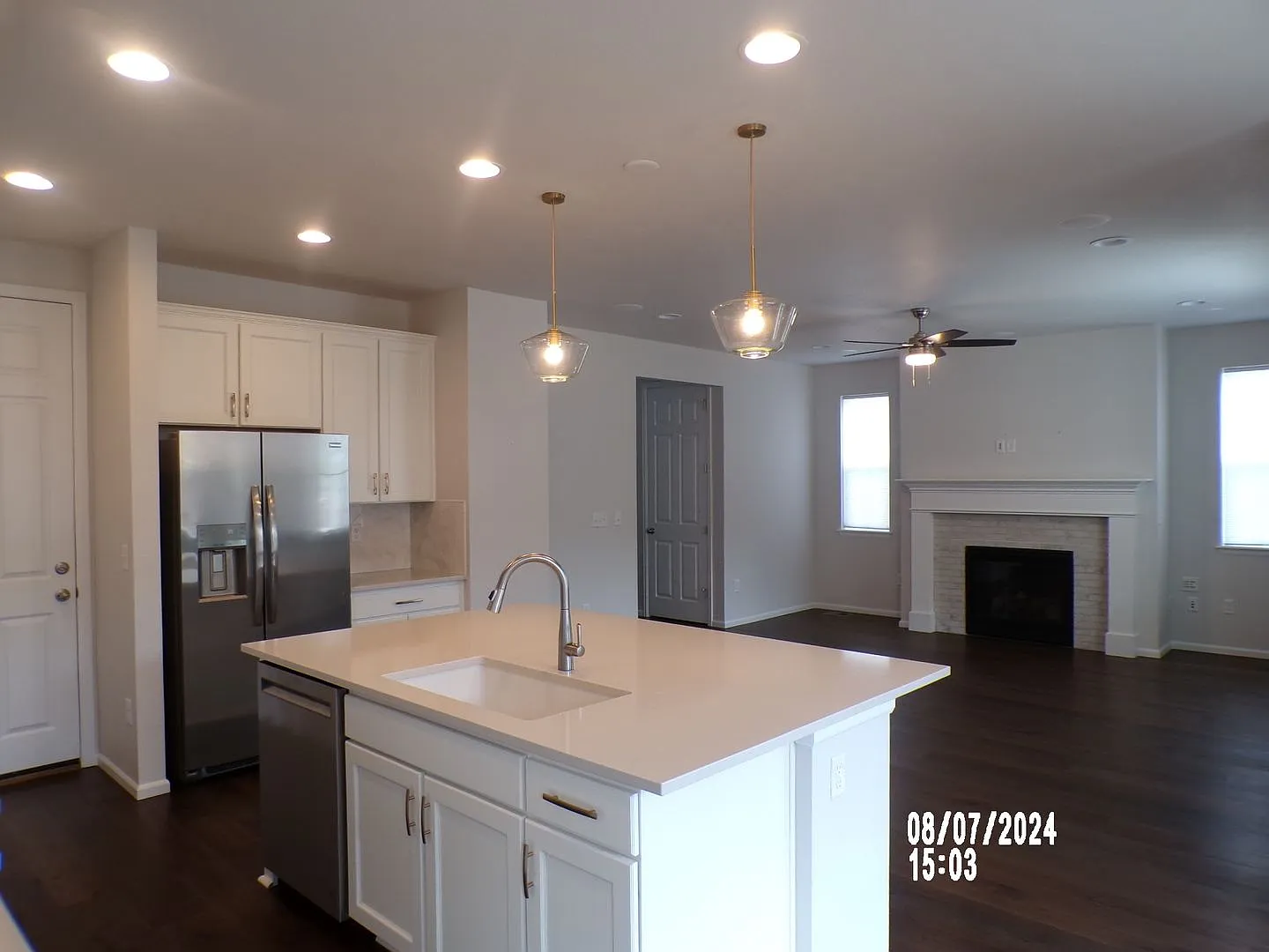 Stunning Home in Castle Rock 4Bedrooms 3.5 Bathrooms! — Photo 3