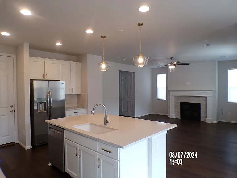 979 Oleander St — Photo 3