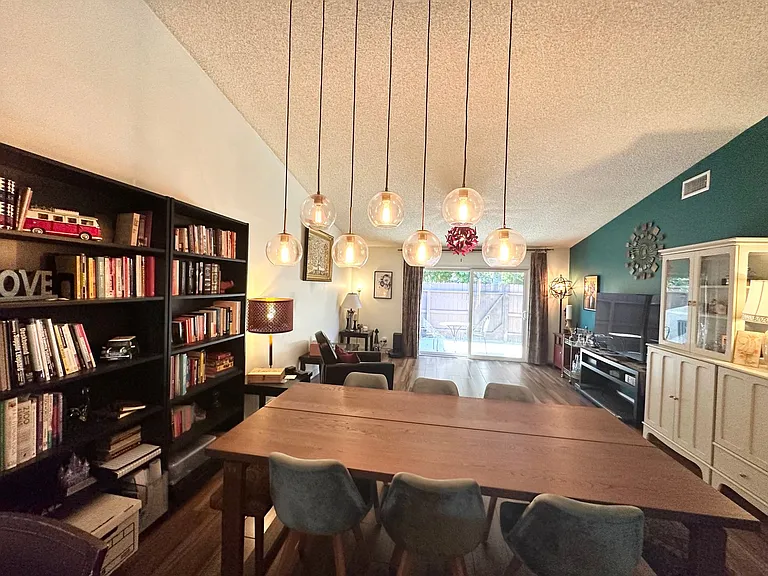 386 N Ironpike Cir — Photo 3