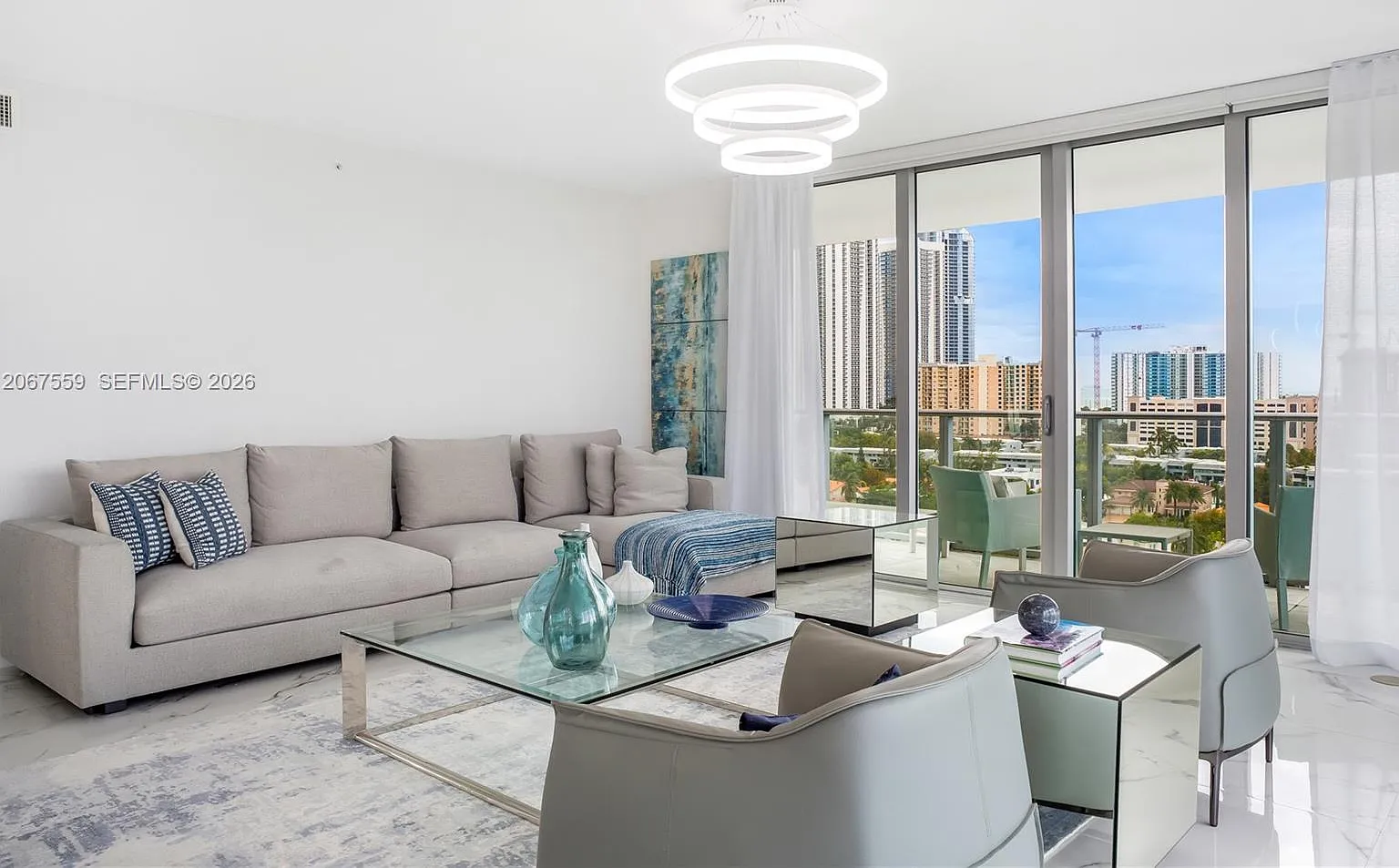 Parque Towers Condo — Photo 3