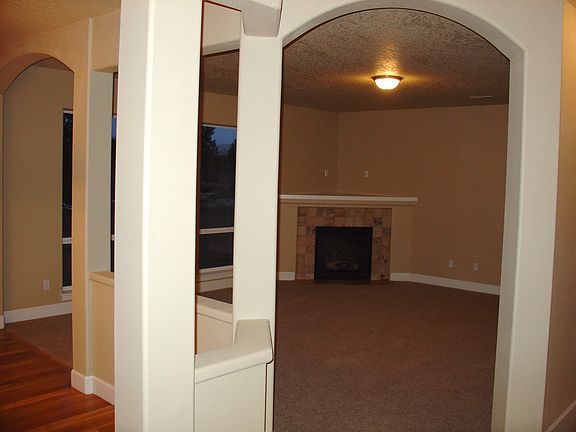 Living Room/ Gas FP