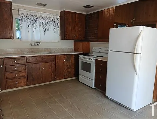 121 Grove St #1 — Photo 2