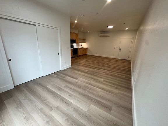4th image of 3108 Seacrest Ave #202