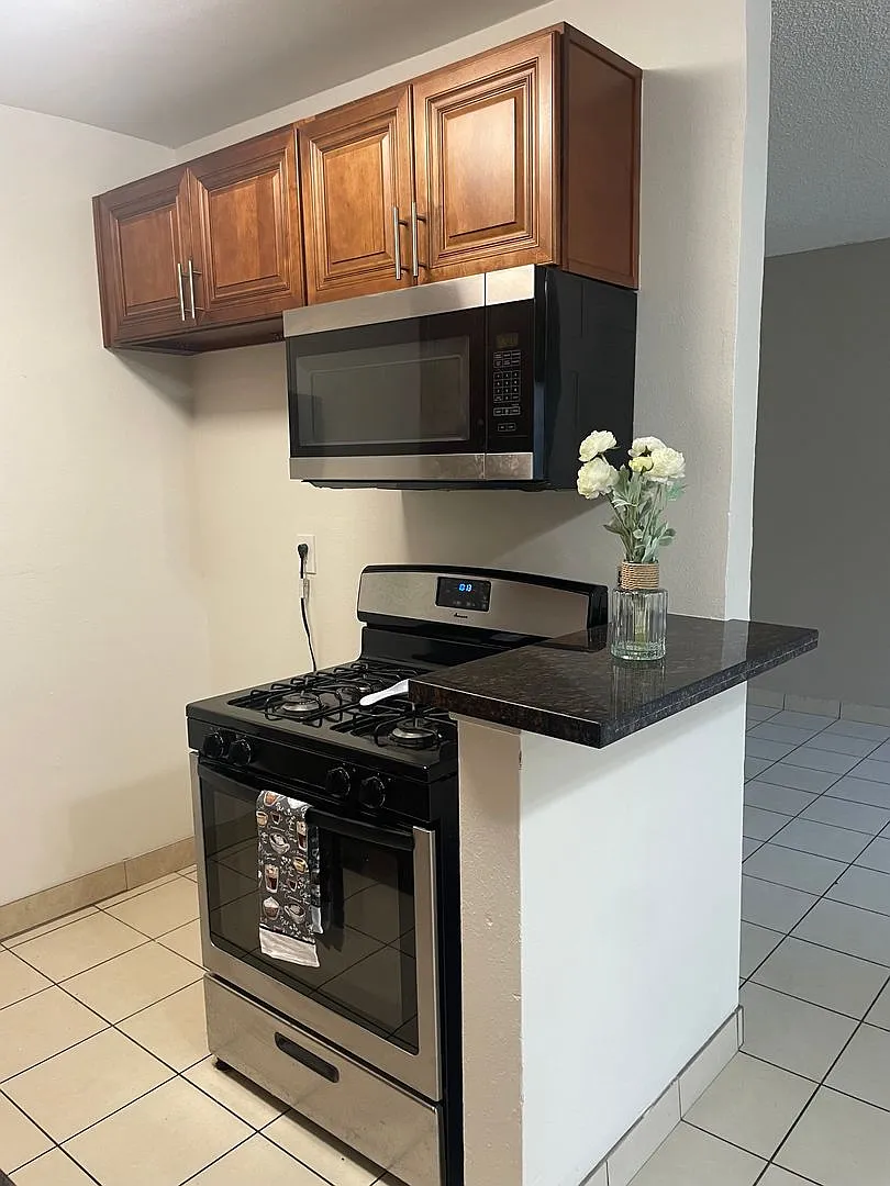 Beautiful 1 Bedroom Apartment In Anaheim-Downstairs unit — Photo 1