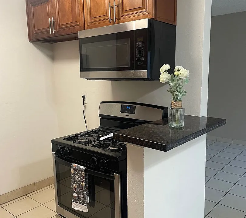 525 S East St #4
