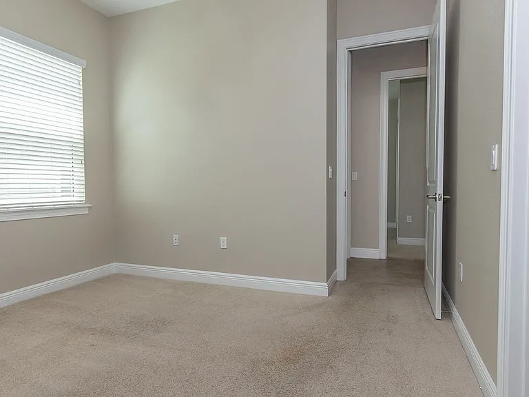 906 Victoria Hills Dr S — Photo 5