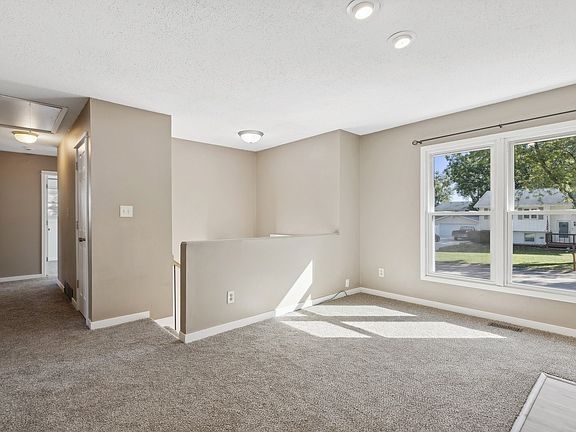 4th image of 9480 Elmcrest Dr