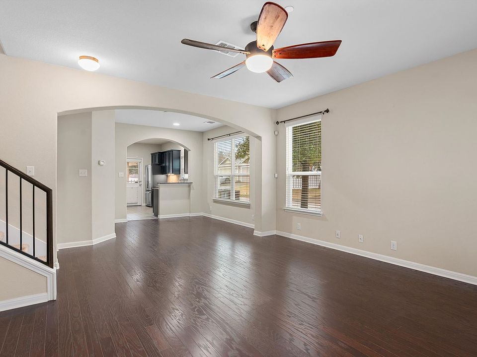 1st image of 700 Lost Pines Ln