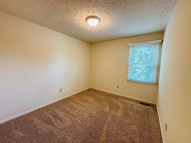 1704 Emerald St — Photo 13