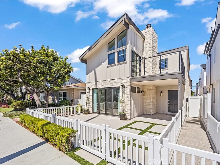 429 Goldenrod — Photo 2