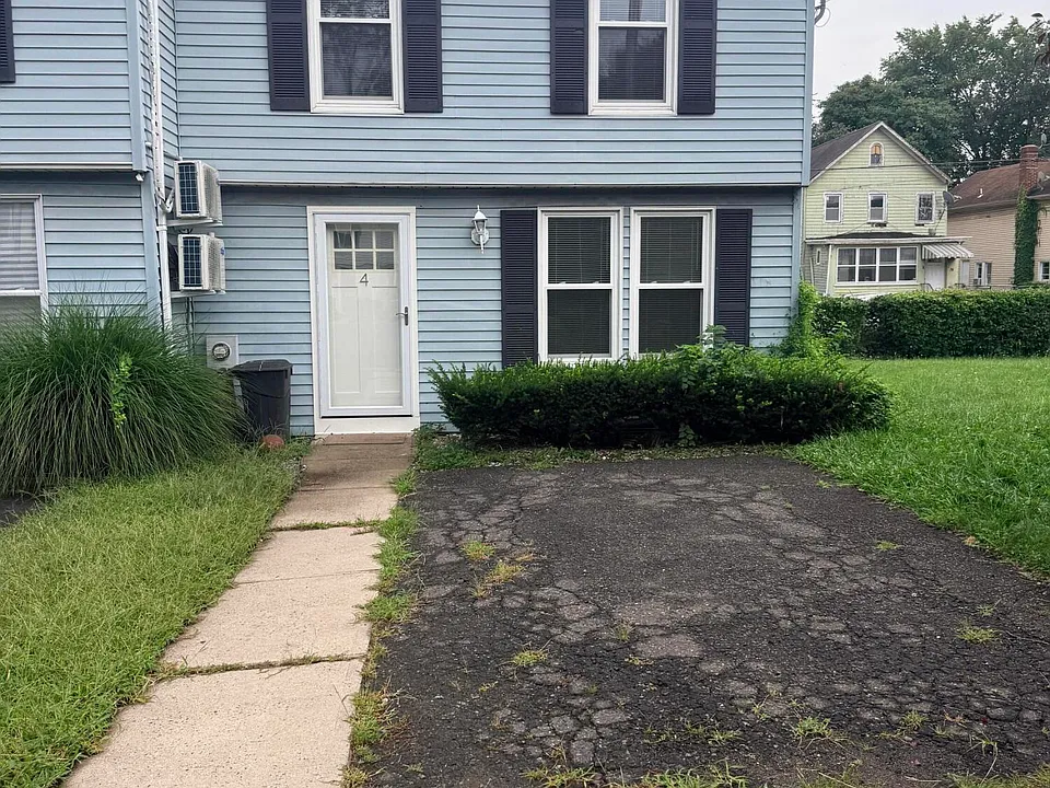 81 N Day St #4