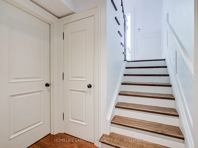 102 Stratford Cres — Photo 31