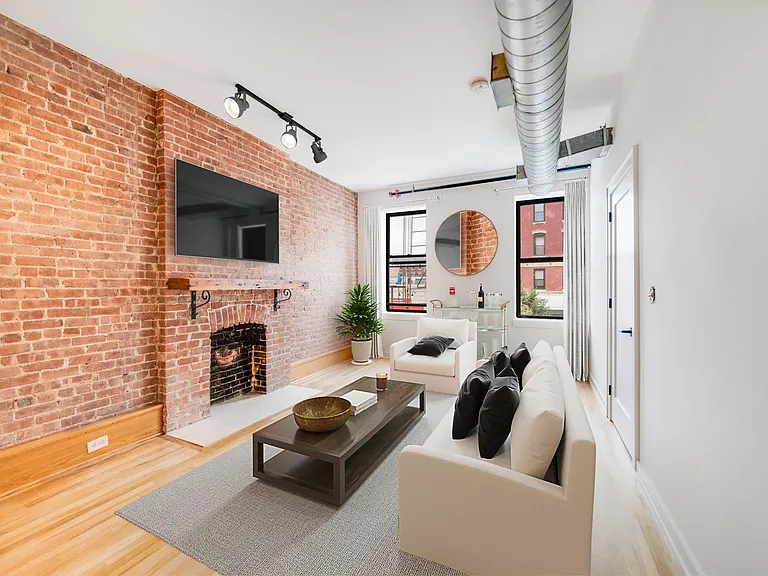 221 Washington St #303 — Photo 4