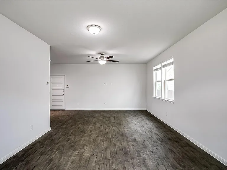100 Earl Keen St — Photo 11