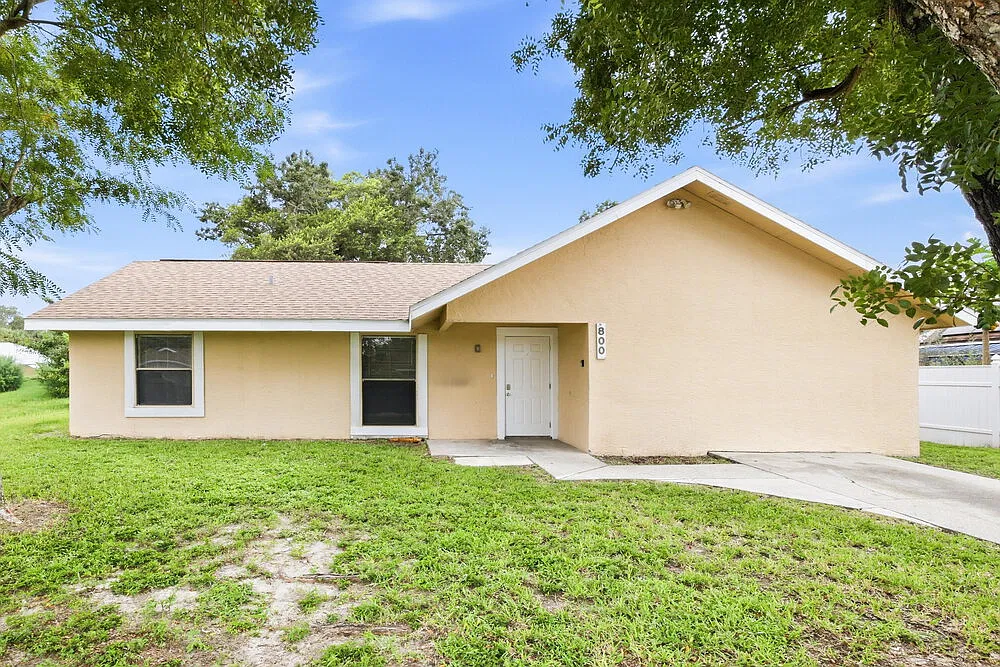 4 bed, 2.0 bath, 1432 sqft, $1,910 — Photo 1