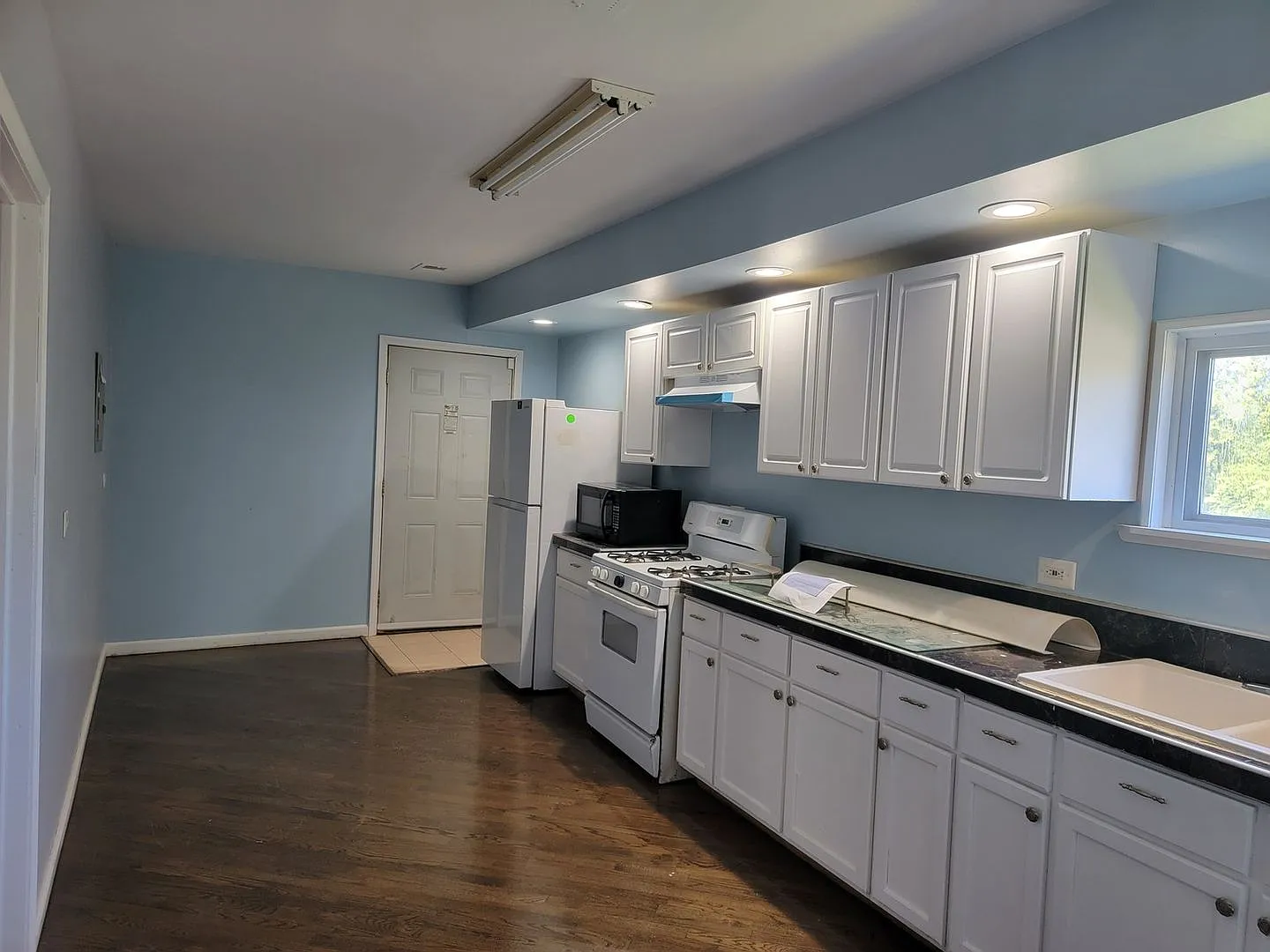 14802 Cooper Ave — Photo 2