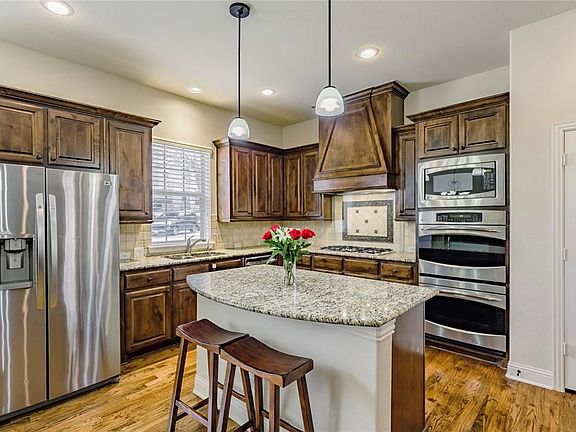 3rd image of 2117 Ironside Dr