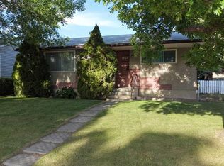 1424 W Radisson Dr SE, Calgary, AB T2A1Z4