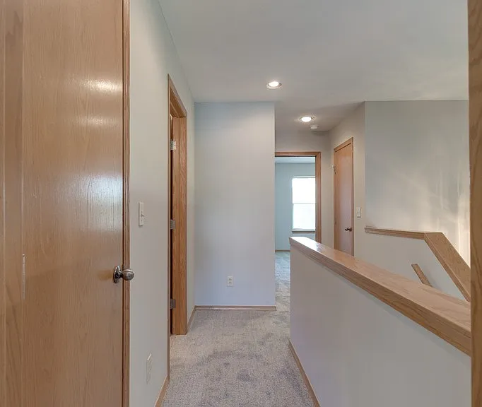 513 N Bristol Ct — Photo 12