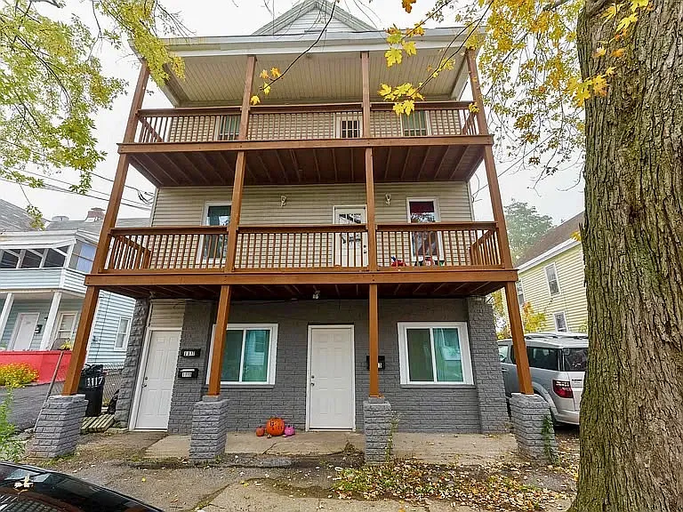 3 bed, 2080 sqft, $1,400 — Photo 1