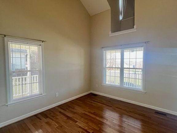3rd image of 102 Taylor St