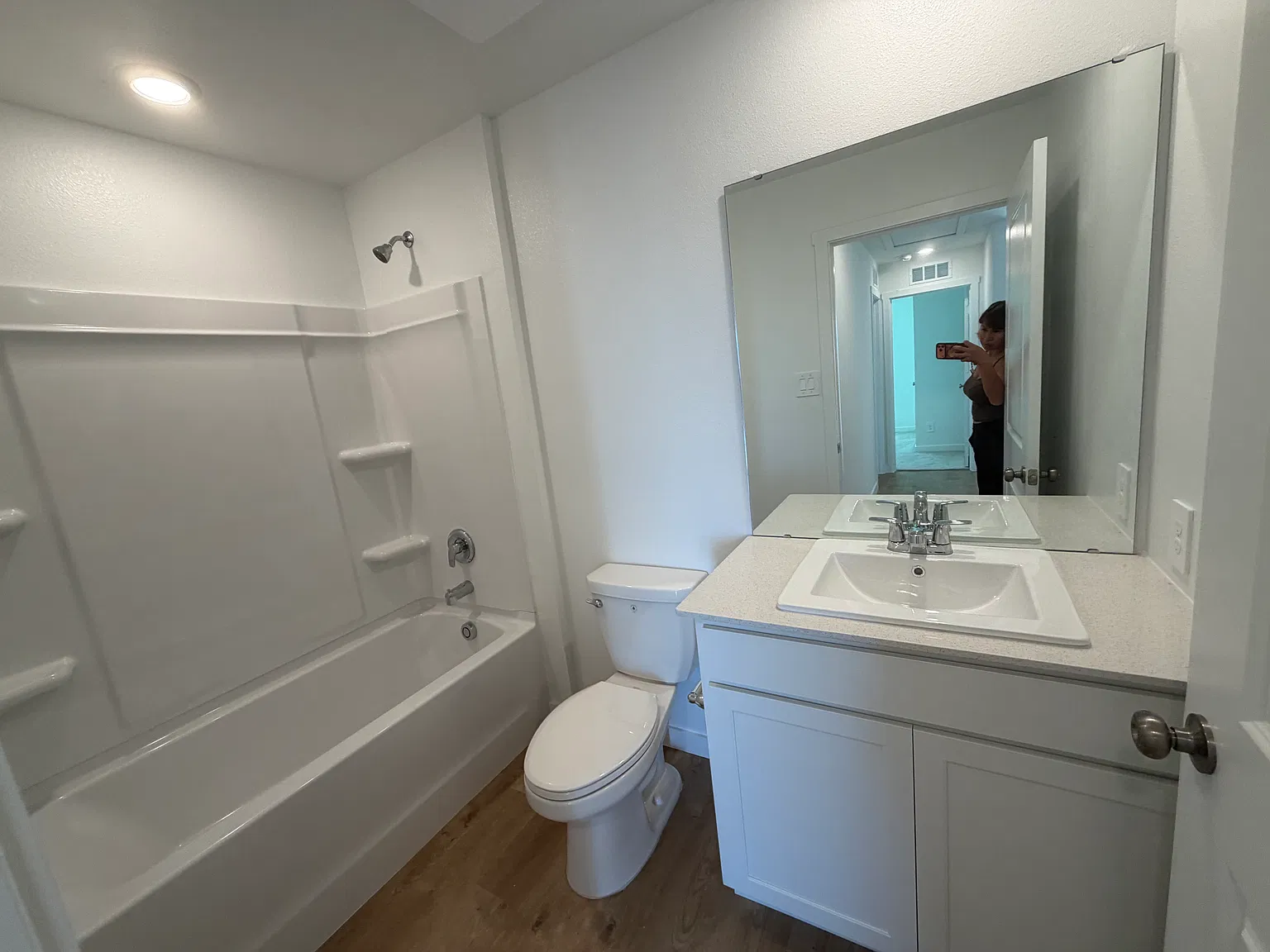 4 bed, 1985 sqft, $2,100 — Photo 2