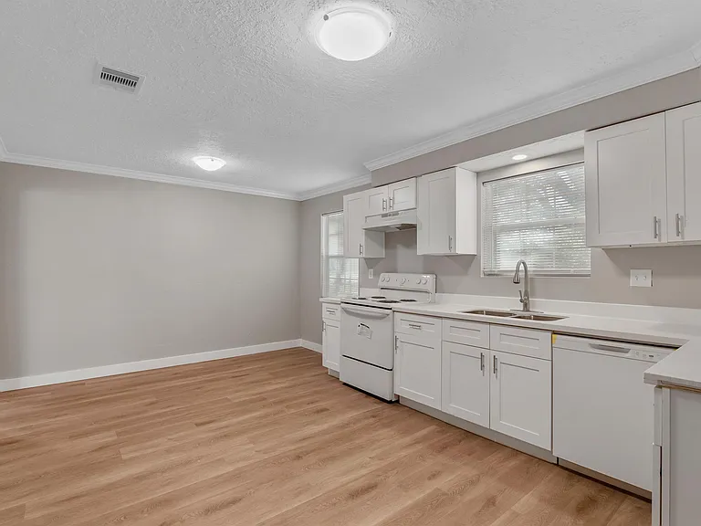 1330 Leaman Ave — Photo 3