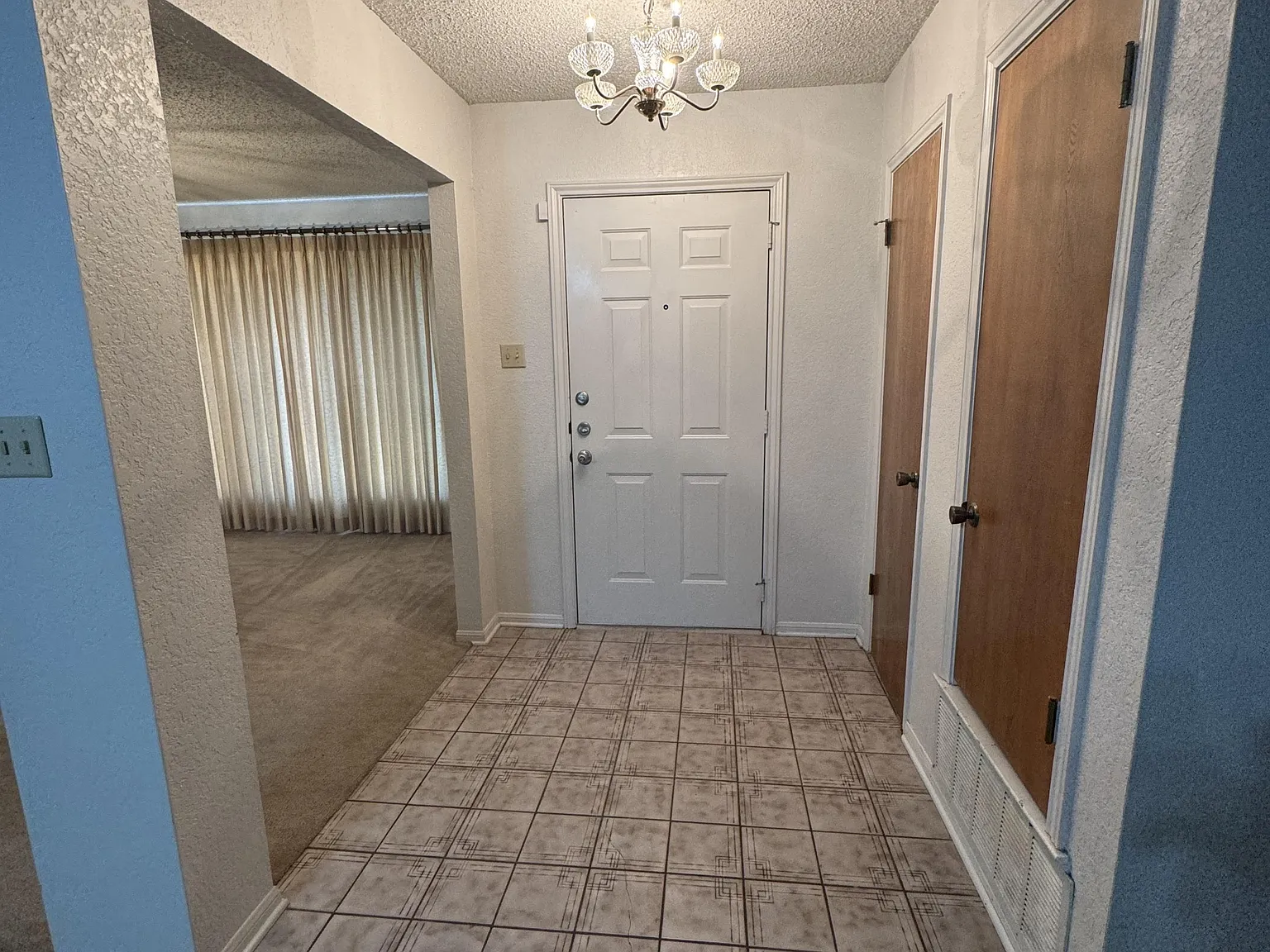 206 Redwood Circle - 1 — Photo 3