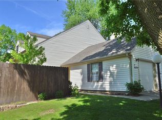 8609 Snowberry Ln, Urbandale, IA 50322