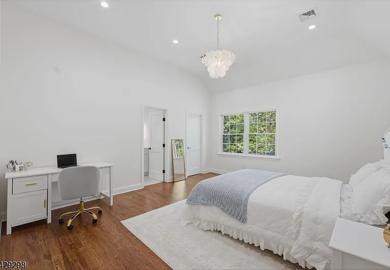 18 Tennyson Dr — Photo 11