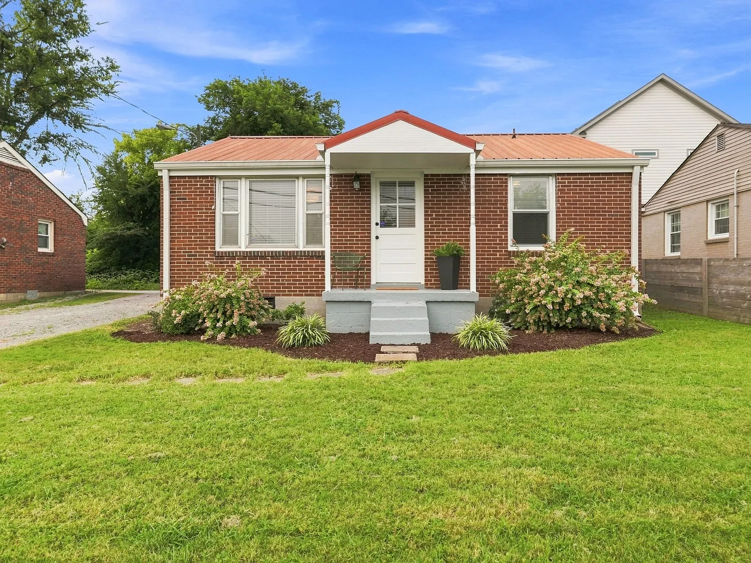 2 bed, 1.0 bath, 780 sqft, $1,750 — Photo 1