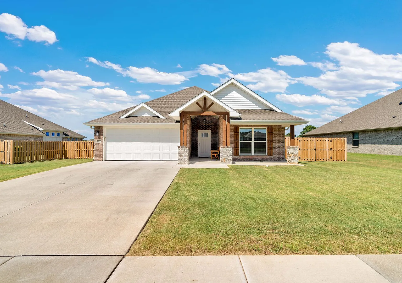 Newly built 3 Bed 2 bath home with Large backyard — Photo 2